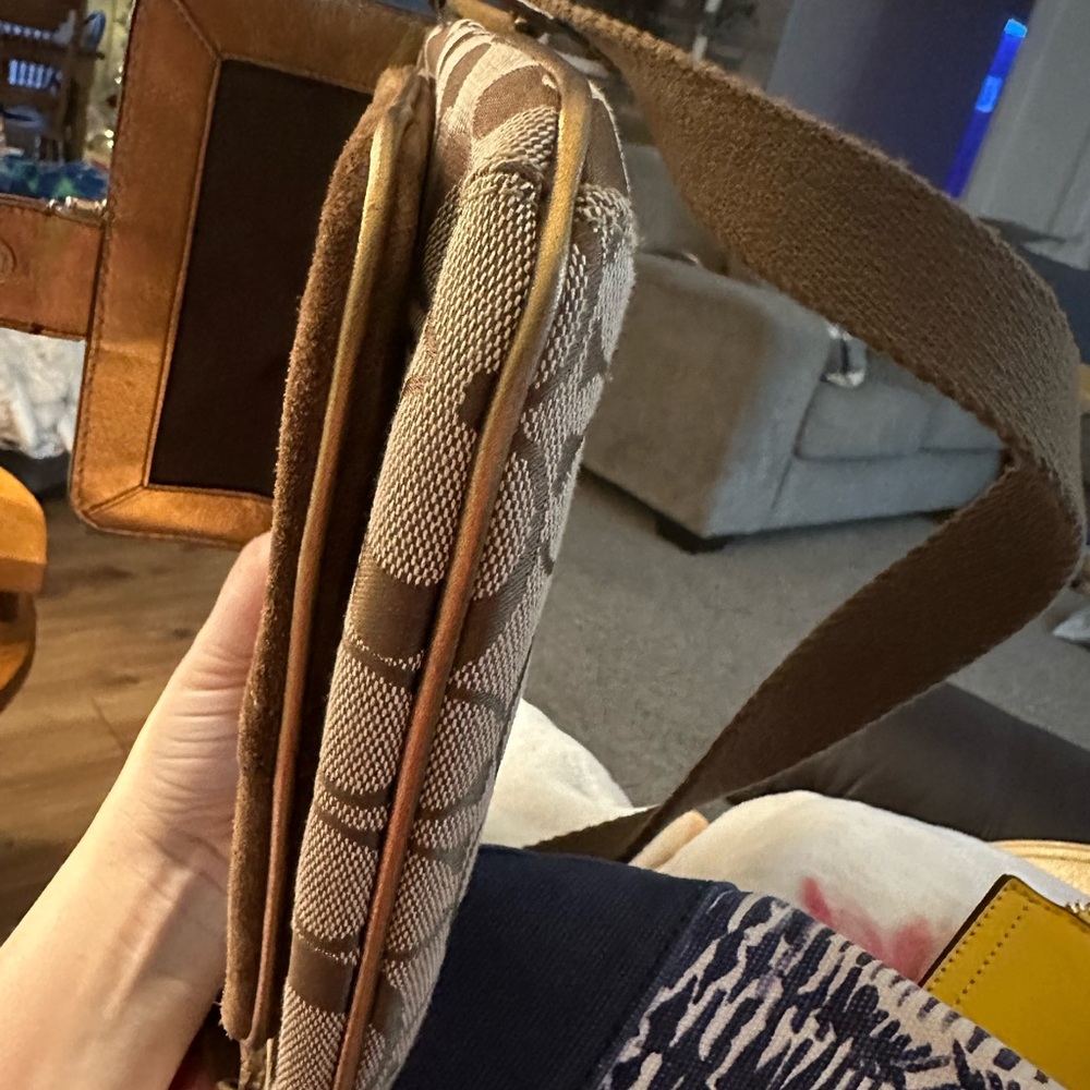 Coach CrossBody - Picture 8 of 12